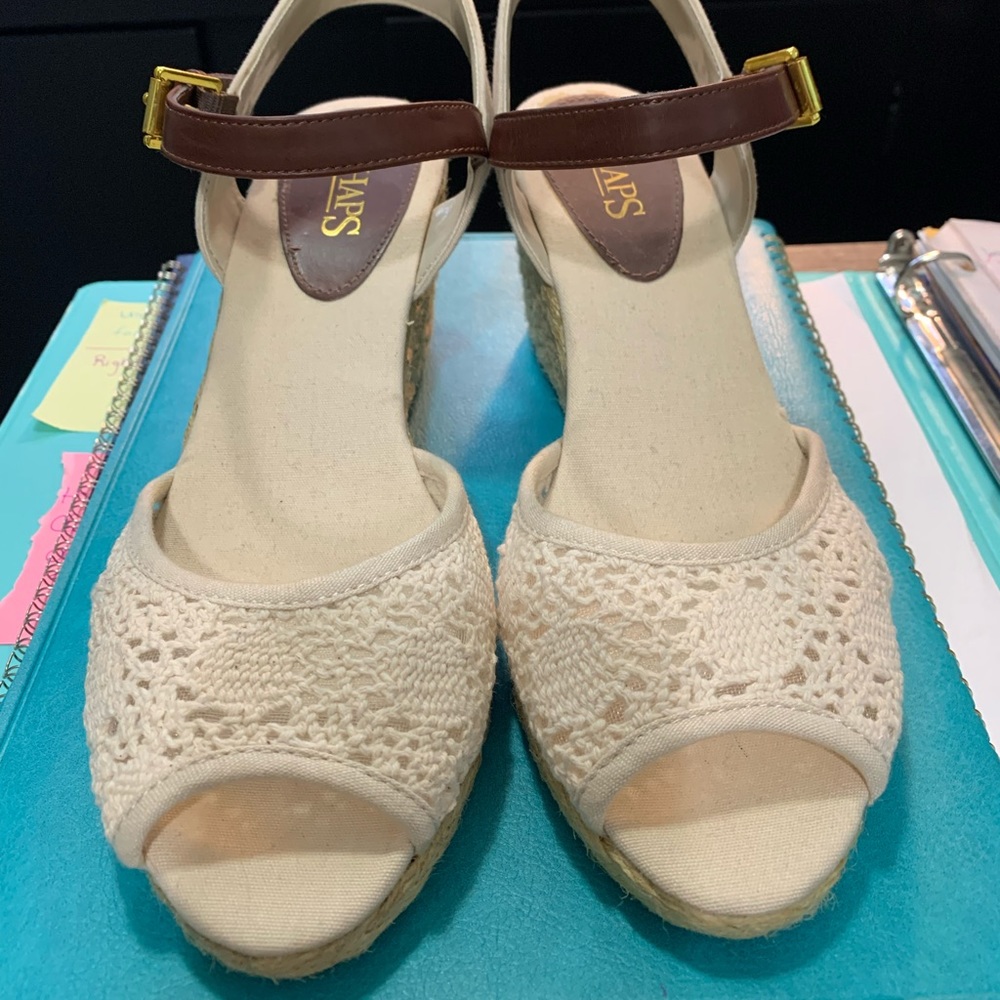 Chaps Ralph Lauren size 8 peep toe wedges